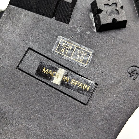 Elegant Black Platform Boots - Picture 6 of 11